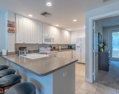28495 Villagewalk Boulevard - Photo Thumbnail 13