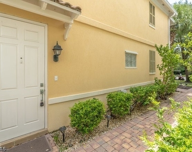 28495 Villagewalk Boulevard - Photo Thumbnail 4