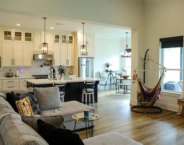 313 Mandavilla Way - Photo Thumbnail 12