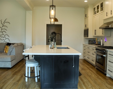 313 Mandavilla Way - Photo Thumbnail 11