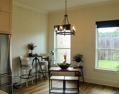 313 Mandavilla Way - Photo Thumbnail 16