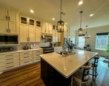 313 Mandavilla Way - Photo Thumbnail 6