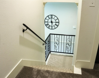 313 Mandavilla Way - Photo Thumbnail 31