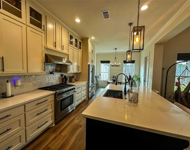313 Mandavilla Way - Photo Thumbnail 5