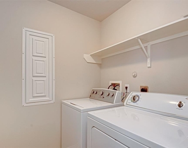 5518 Gibralter Place - Photo Thumbnail 12