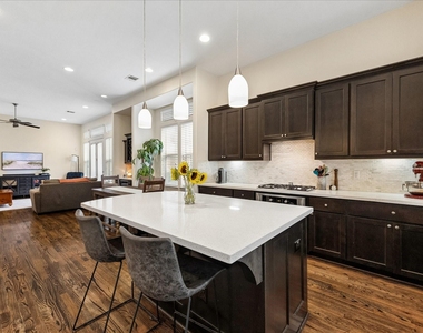 4212 Dickson Street - Photo Thumbnail 2