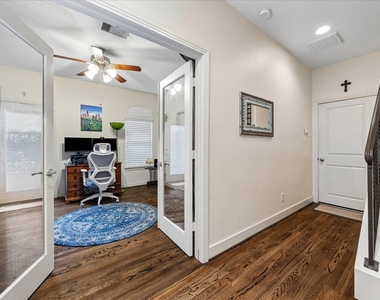 4212 Dickson Street - Photo Thumbnail 3