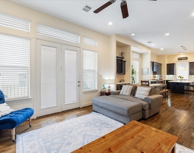 4212 Dickson Street - Photo Thumbnail 11