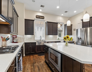 4212 Dickson Street - Photo Thumbnail 5
