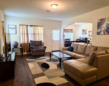 2011 Sweet Lilac Drive - Photo Thumbnail 9