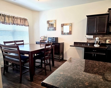 2011 Sweet Lilac Drive - Photo Thumbnail 6