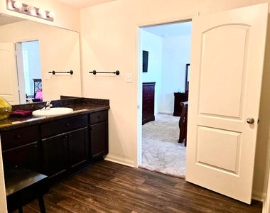 2011 Sweet Lilac Drive - Photo Thumbnail 15