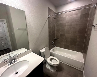 7072 Silverleaf Oak Street - Photo Thumbnail 13