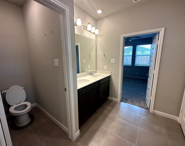 7072 Silverleaf Oak Street - Photo Thumbnail 9