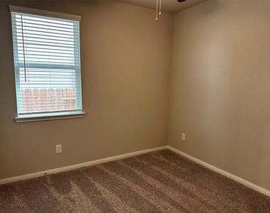 7072 Silverleaf Oak Street - Photo Thumbnail 12