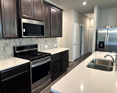 7072 Silverleaf Oak Street - Photo Thumbnail 4
