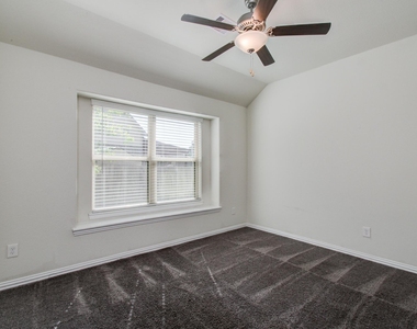 1011 Veer Drive - Photo Thumbnail 11