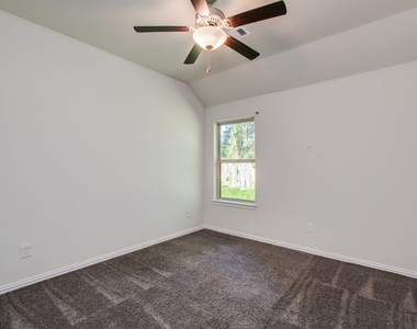 1011 Veer Drive - Photo Thumbnail 8