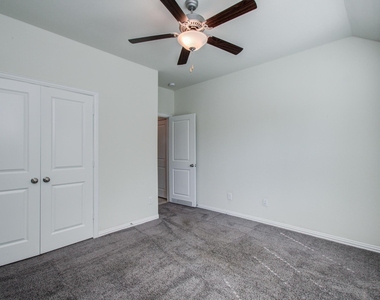 1011 Veer Drive - Photo Thumbnail 13