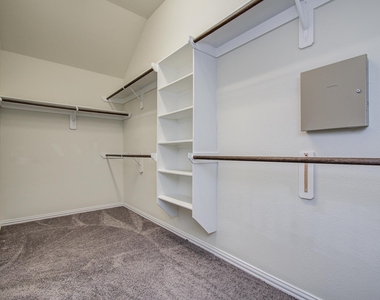 1011 Veer Drive - Photo Thumbnail 30