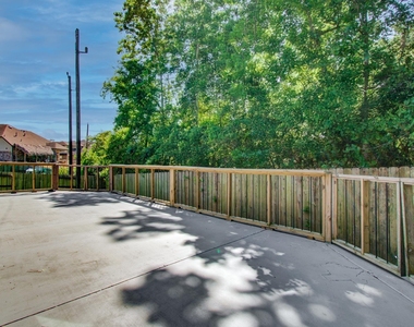 1011 Veer Drive - Photo Thumbnail 36