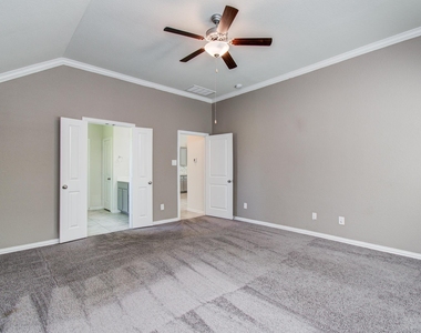 1011 Veer Drive - Photo Thumbnail 27