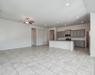 1011 Veer Drive - Photo Thumbnail 23
