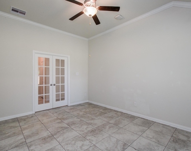 1011 Veer Drive - Photo Thumbnail 16