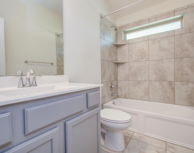 1011 Veer Drive - Photo Thumbnail 4