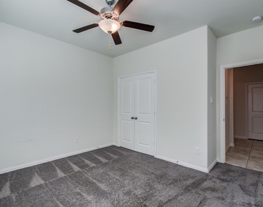 1011 Veer Drive - Photo Thumbnail 12
