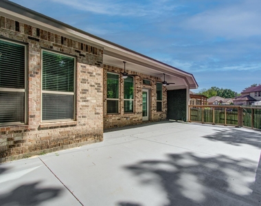 1011 Veer Drive - Photo Thumbnail 35