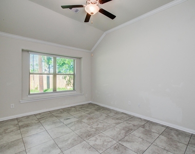 1011 Veer Drive - Photo Thumbnail 15