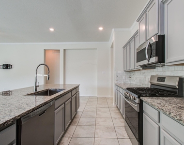 1011 Veer Drive - Photo Thumbnail 18