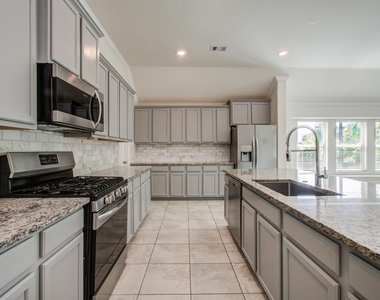 1011 Veer Drive - Photo Thumbnail 3