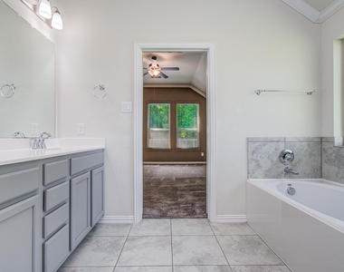 1011 Veer Drive - Photo Thumbnail 32