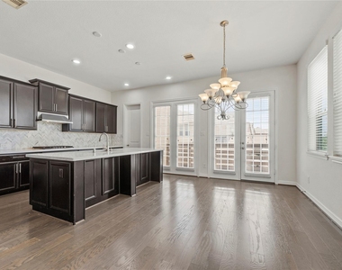 9679 Towne Lake Parkway - Photo Thumbnail 10