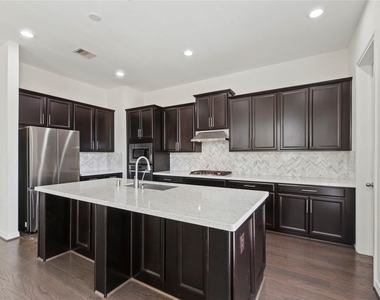 9679 Towne Lake Parkway - Photo Thumbnail 8