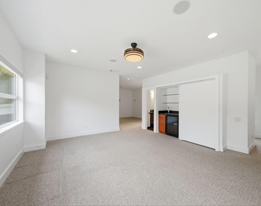 7002 Newcastle Street - Photo Thumbnail 7