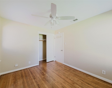 5210 De Lange Lane - Photo Thumbnail 19
