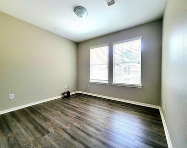 77 Woodlily Pl - Photo Thumbnail 16