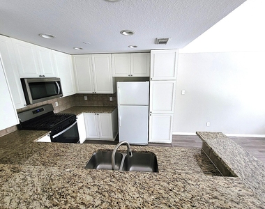 77 Woodlily Pl - Photo Thumbnail 10