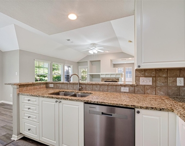 77 Woodlily Pl - Photo Thumbnail 11