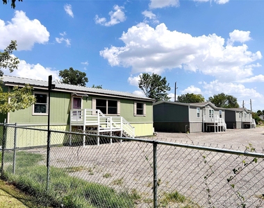 3234 Bobbie Street - Photo Thumbnail 2