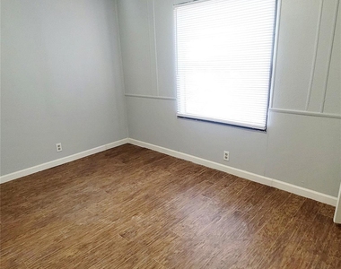 3234 Bobbie Street - Photo Thumbnail 15