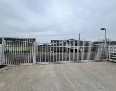 3234 Bobbie Street - Photo Thumbnail 4