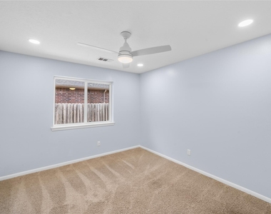 3910 Crystal Pass Court - Photo Thumbnail 3
