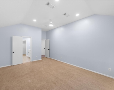 3910 Crystal Pass Court - Photo Thumbnail 13