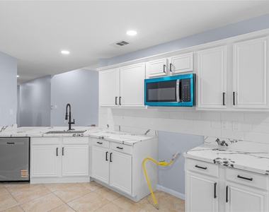 3910 Crystal Pass Court - Photo Thumbnail 9