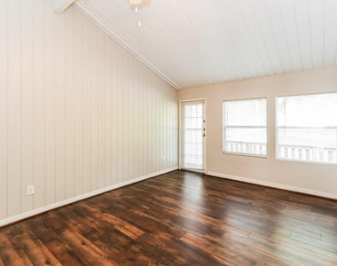 2 Lakeway Street - Photo Thumbnail 9