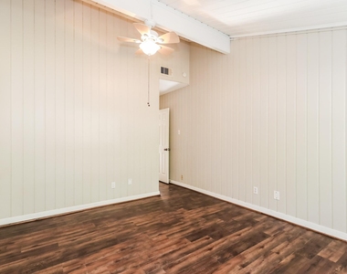 2 Lakeway Street - Photo Thumbnail 12